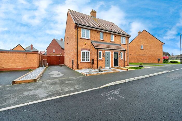 2 Bedroom Semi Detached House For Sale In Dapple Bank, Stewartby, Bedford, Bedfordshire, MK43