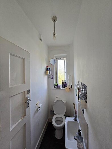 6 Bedroom Semi-Detached House For Sale In Haycroft Gardens, London, NW10