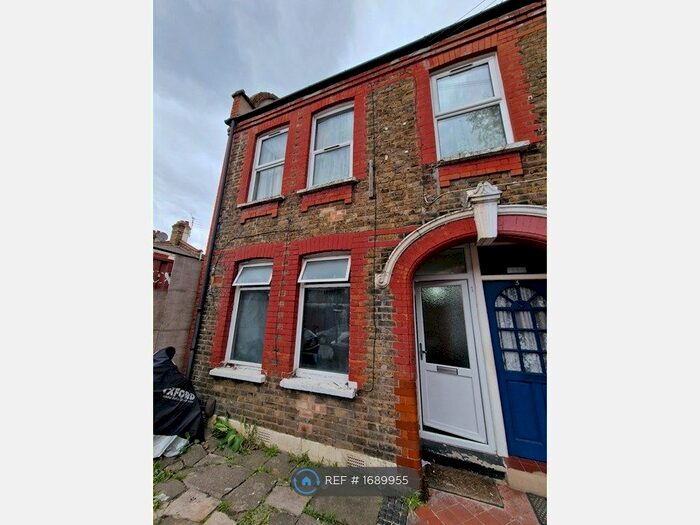 2 Bedroom Flat To Rent In Kettlebaston Road, London, E10