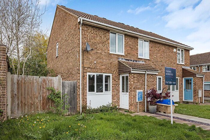 2 Bedroom Semi Detached House For Sale In Rutters Close, Kidlington, OX5