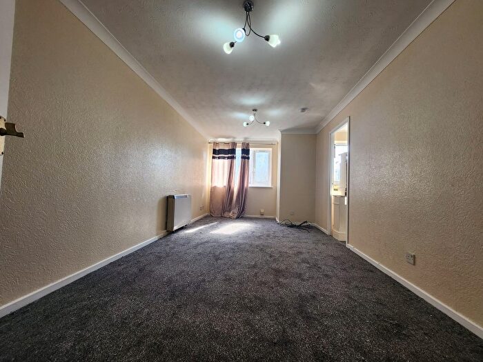 2 Bedroom Flat To Rent In Pittman Gardens, Ilford, IG1