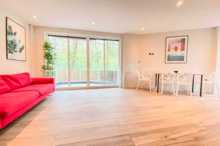 2 Bedroom Flat To Rent In Blythwood Road, Islington, N4