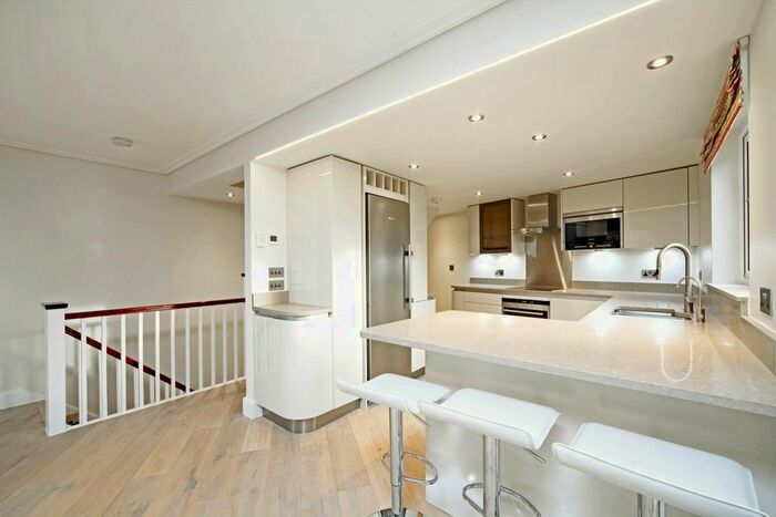 4 Bedroom Town House To Rent In King Stable Street, Eton, Windsor, SL4