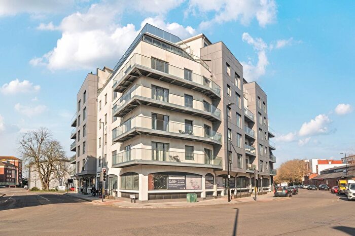 1 Bedroom Flat For Sale In Royal Crescent Road, Royal Crescent Apartments, SO14