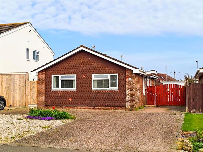 2 Bedroom Detached Bungalow For Sale In White Horses Way, Beaumont Park, Littlehampton, BN17