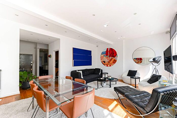 2 Bedroom Flat For Sale In Queens Gate, South Kensington, London, SW7