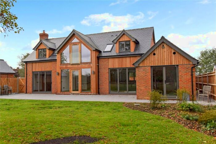 3 Bedroom Detached House To Rent In East Burnham Lane, Farnham Royal, Slough, SL2