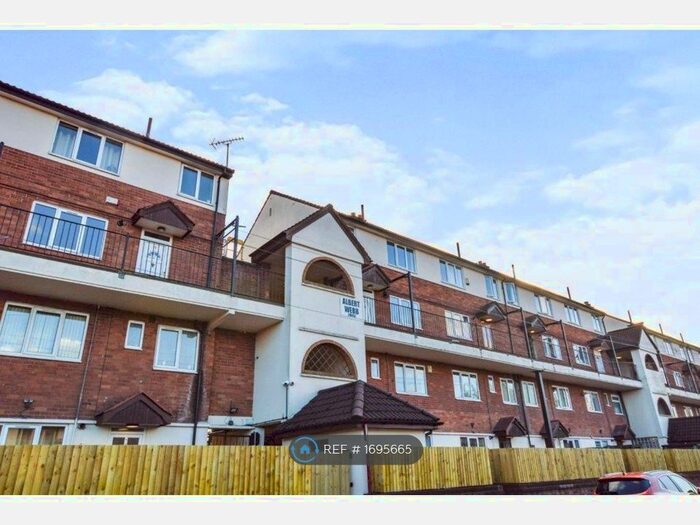 4 Bedroom Maisonette To Rent In Albert Webb House, Salford, M5