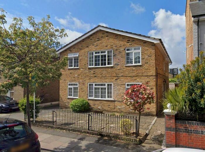 2 Bedroom Flat To Rent In Russell Road, Wimbledon, SW19