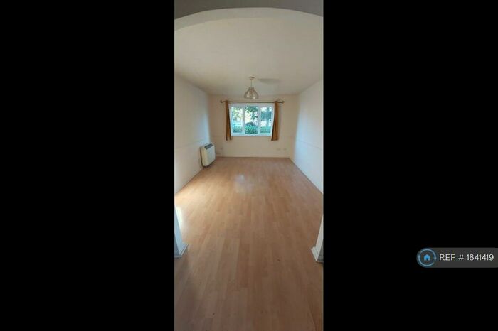 1 Bedroom Flat To Rent In Mitcham, Surrey, CR4