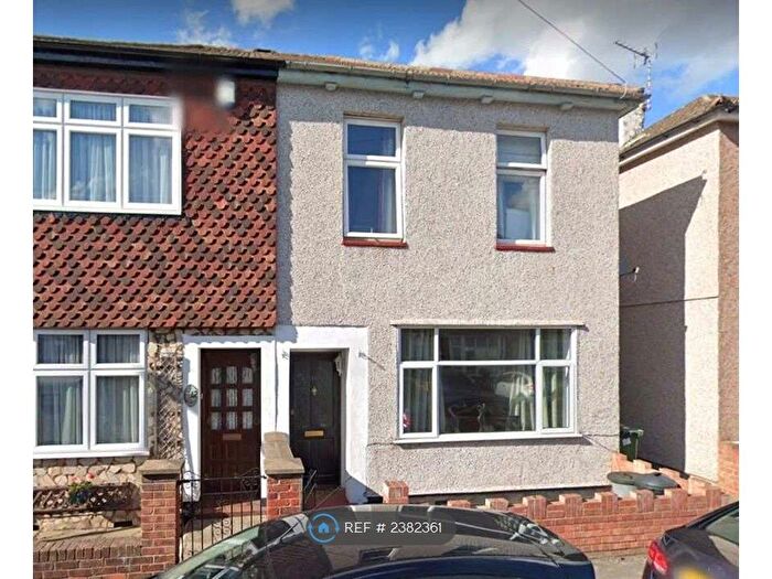 3 Bedroom Semi-Detached House To Rent In Queens Road, Welling, DA16