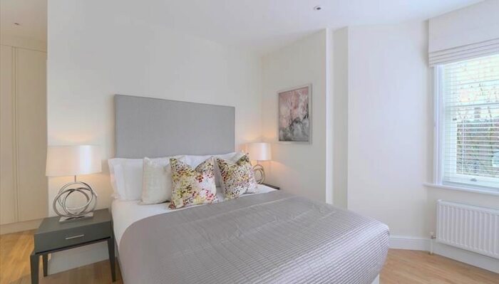 2 Bedroom Flat To Rent In Ravenscourt Avenue, London, W6