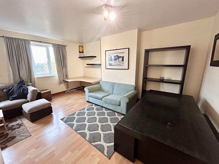 3 Bedroom Maisonette To Rent In My Street, Salford, M5