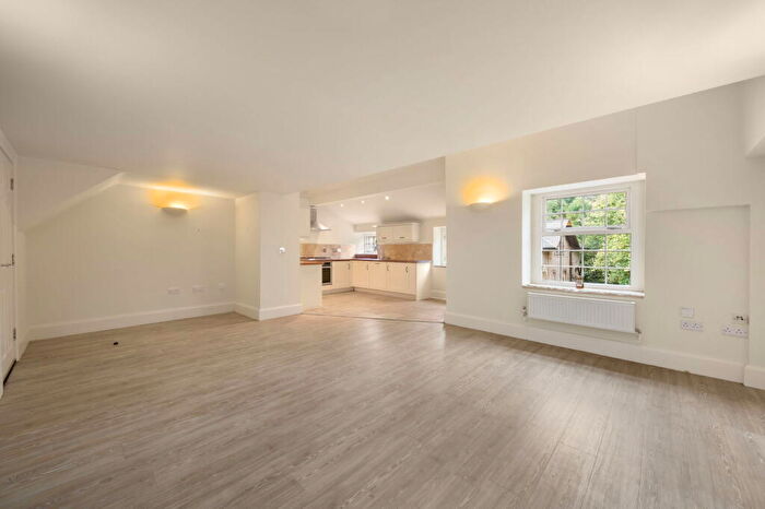 2 Bedroom Duplex For Sale In Matlock Green, Matlock, DE4