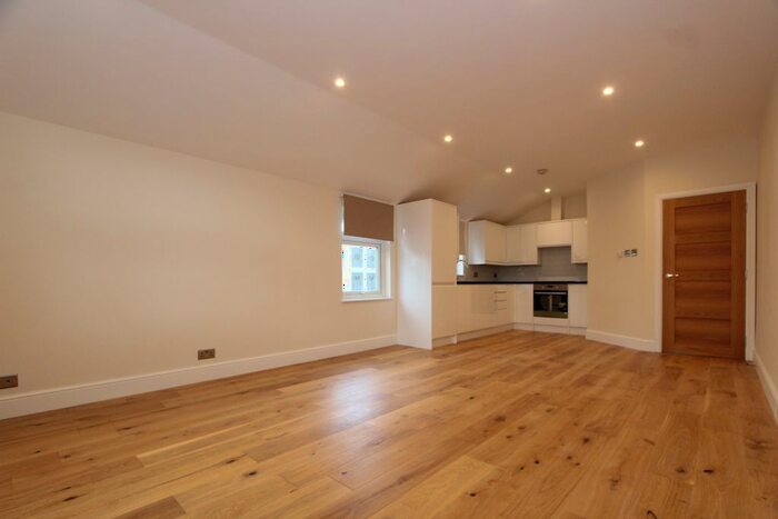 3 Bedroom Flat To Rent In Grosvenor Road, Muswell Hill, N10