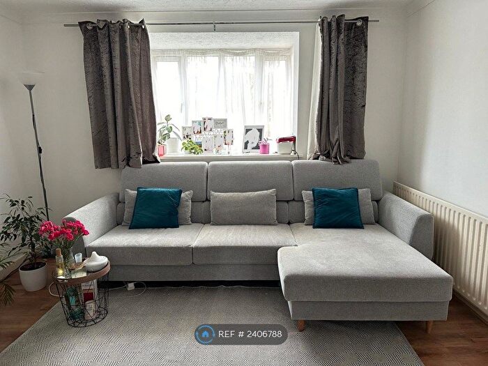 1 Bedroom Flat To Rent In Abbotsbury Court, Horsham, RH13