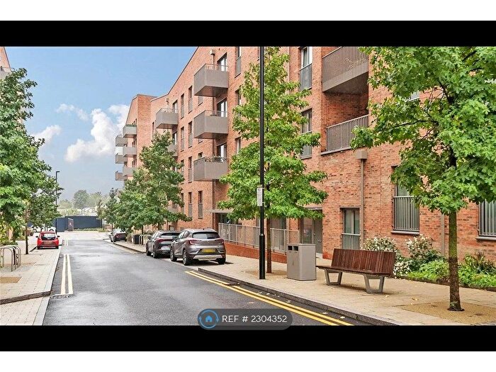 2 Bedroom Flat To Rent In Andrewes House, London, NW7