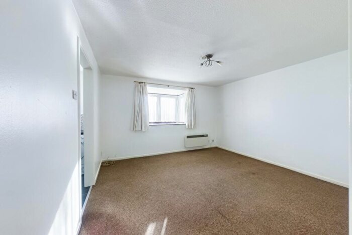 1 Bedroom Flat To Rent In Rushdon Close, Romford, RM1