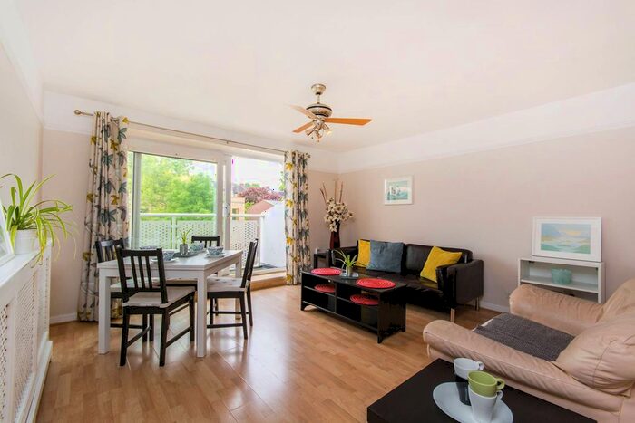 3 Bedroom Flat To Rent In Wood Vale, Honor Oak Park, London, SE23