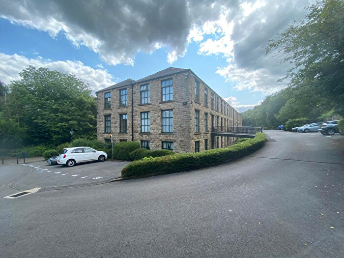 2 Bedroom Apartment To Rent In The Wharf, Wool Road, Oldham, Lancashire, OL3