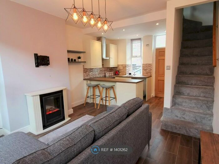 1 Bedroom Terraced House To Rent In Broomfield Terrace, Huddersfield, HD1