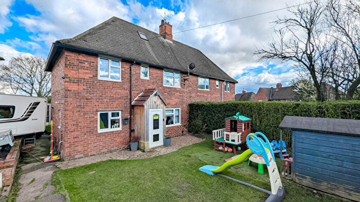 4 Bedroom Semi Detached House For Sale In Circular Road, Chesterfield, S43