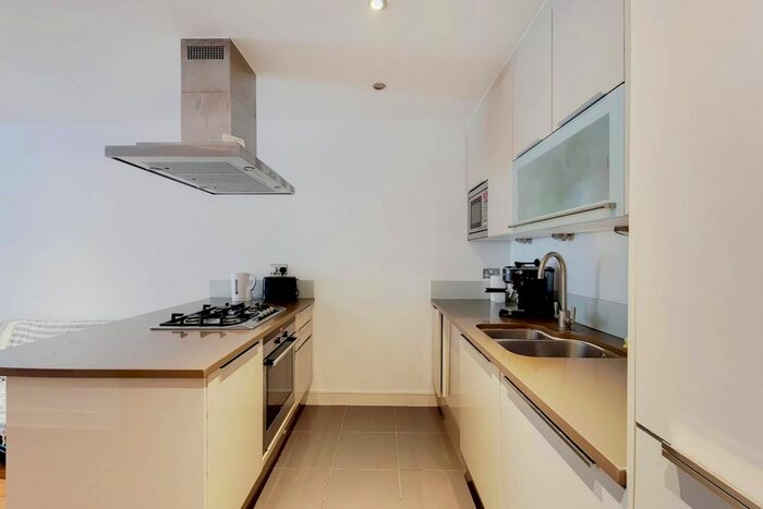 2 Bedroom Flat To Rent In Plumbers Row, Aldgate, London, E1
