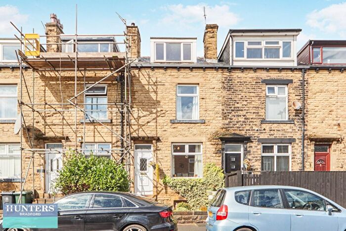3 Bedroom Terraced House For Sale In Woodhall Terrace Bradford, West Yorkshire, BD3