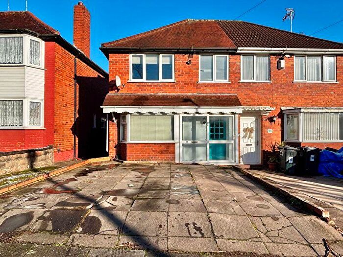 3 Bedroom Semi Detached House For Sale In Chelmorton Road, Great Barr, Birmingham, B42