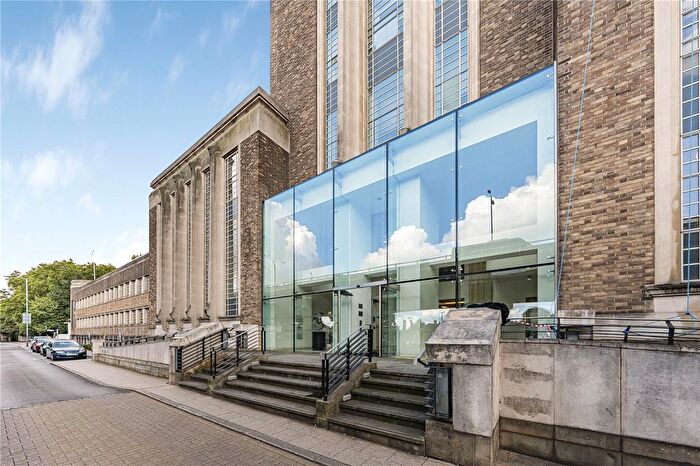 1 Bedroom Flat For Sale In Great West Road, Brentford, TW8
