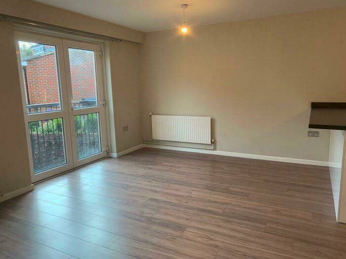 Apartment To Rent In Woking, Surrey, GU22