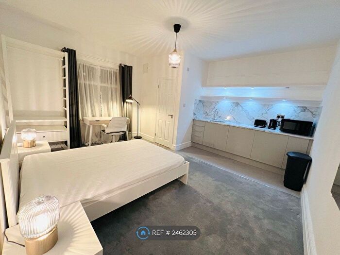 Studio To Rent In Park Road, Loughborough, LE11