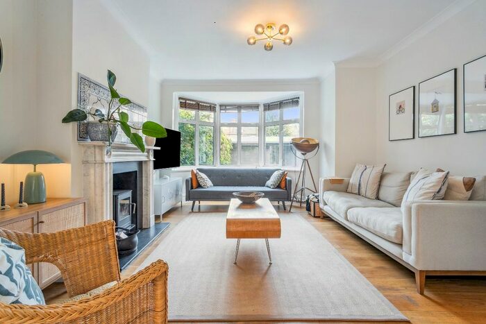 4 Bedroom Semi-Detached House To Rent In Glendower Gardens, London, SW14