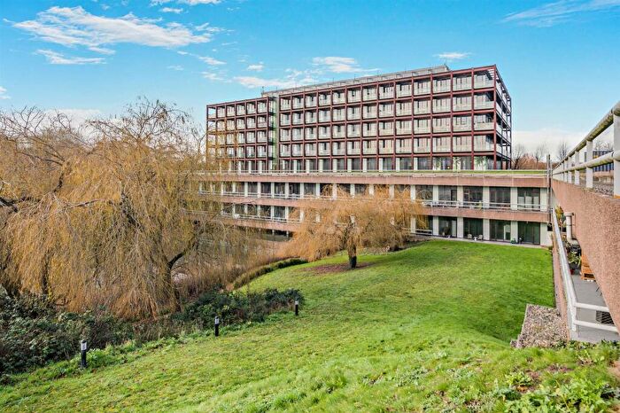 1 Bedroom Apartment For Sale In Lake Shore Drive, Bristol, BS13