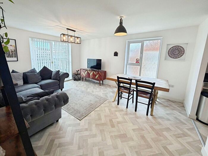 2 Bedroom Flat For Sale In New Cut Road, Swansea, SA1