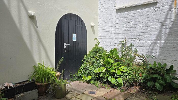 1 Bedroom Flat For Sale In Royal York Crescent, Clifton, Bristol, BS8