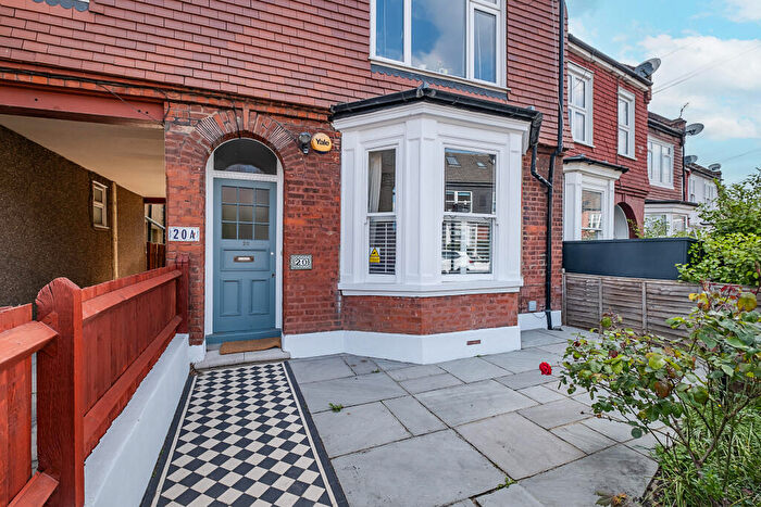 2 Bedroom Flat For Sale In Radbourne Road, London, SW12