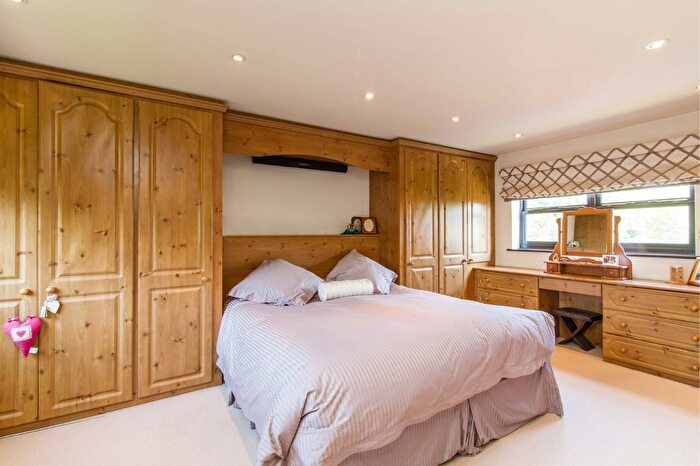 4 Bedroom Barn Conversion For Sale In Wayte Court, Ruddington, Nottingham, NG11