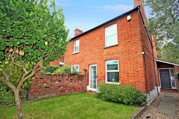 2 Bedroom Semi-Detached House To Rent In Broomhall Road, Horsell, Woking, GU21