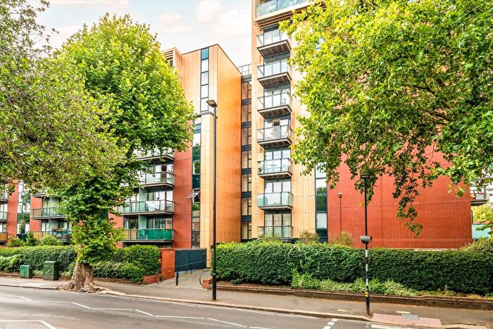 2 Bedroom Flat For Sale In London Road, Isleworth, TW7