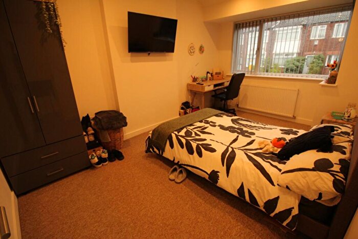 3 Bedroom House To Rent In Kelso Gardens, Leeds, LS2
