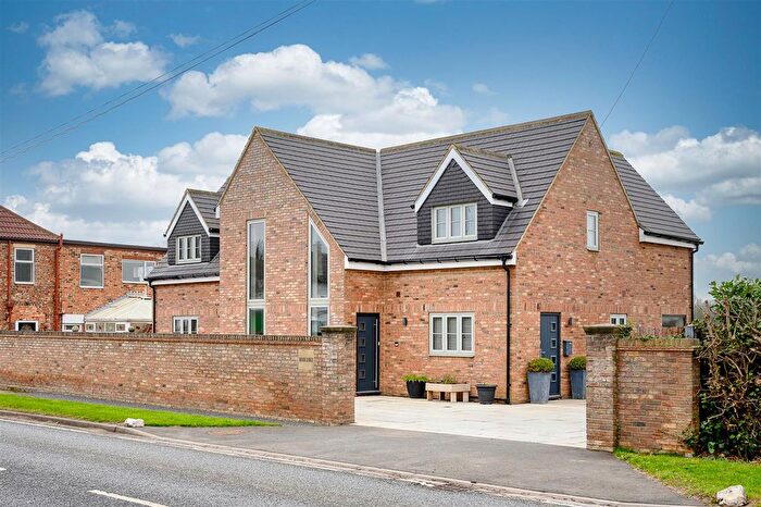 4 Bedroom Detached House For Sale In York Road, Kirk Hammerton, York, YO26