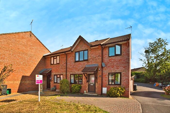 3 Bedroom Semi Detached House For Sale In Blackmore Chase, Wincanton, BA9