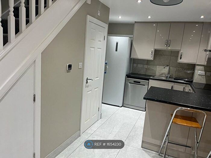 1 Bedroom Flat To Rent In Slough, Slough, SL3