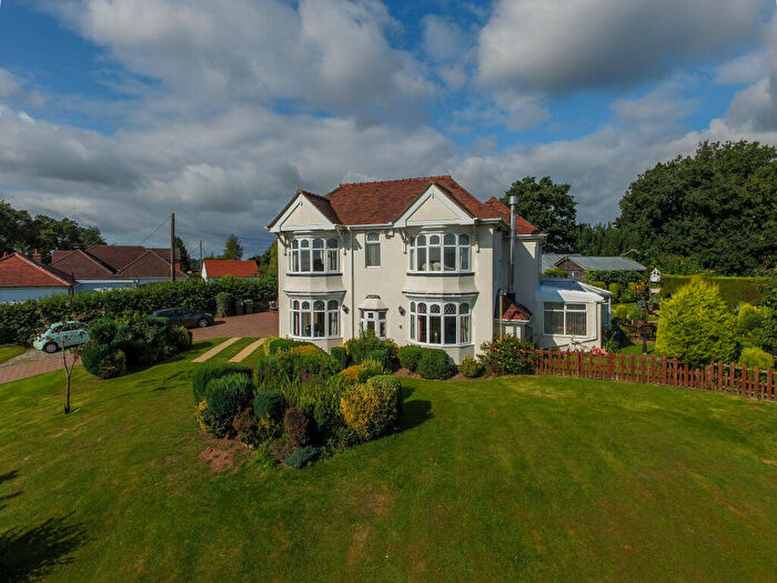 3 Bedroom Detached House For Sale In Mount Road, Fairfield, Bromsgrove, B61