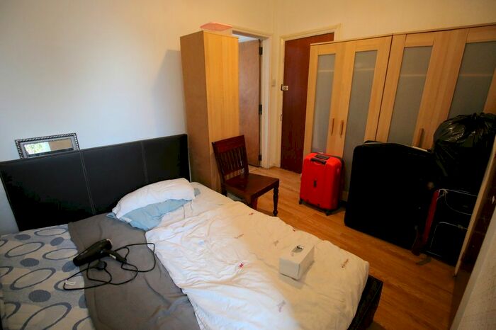 1 Bedroom Flat To Rent In Bulstrode Avenue, Hounslow, Greater London, TW3