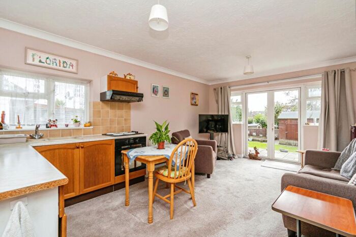 4 Bedroom Bungalow For Sale In Morelands Road, Waterlooville, Hampshire, PO7