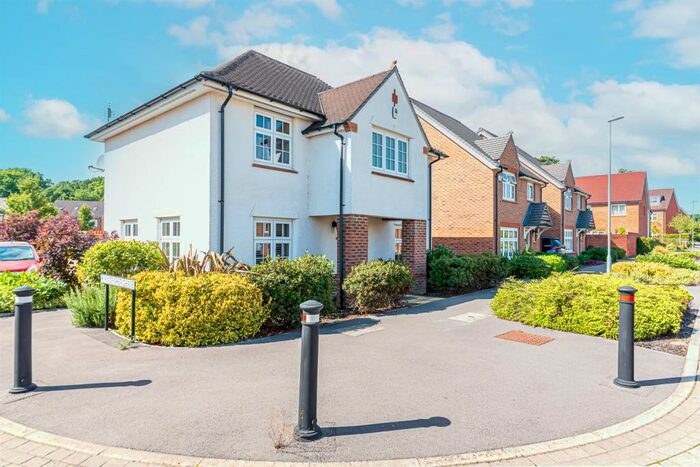 4 Bedroom Detached House To Rent In Goldcrest Road, Bracknell, RG12