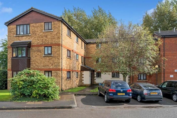 2 Bedroom Flat To Rent In Birchwood Close, Morden, SM4