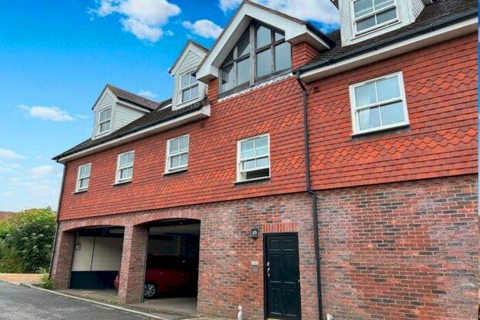2 Bedroom Flat To Rent In Clearwater House, Uckfield, TN22